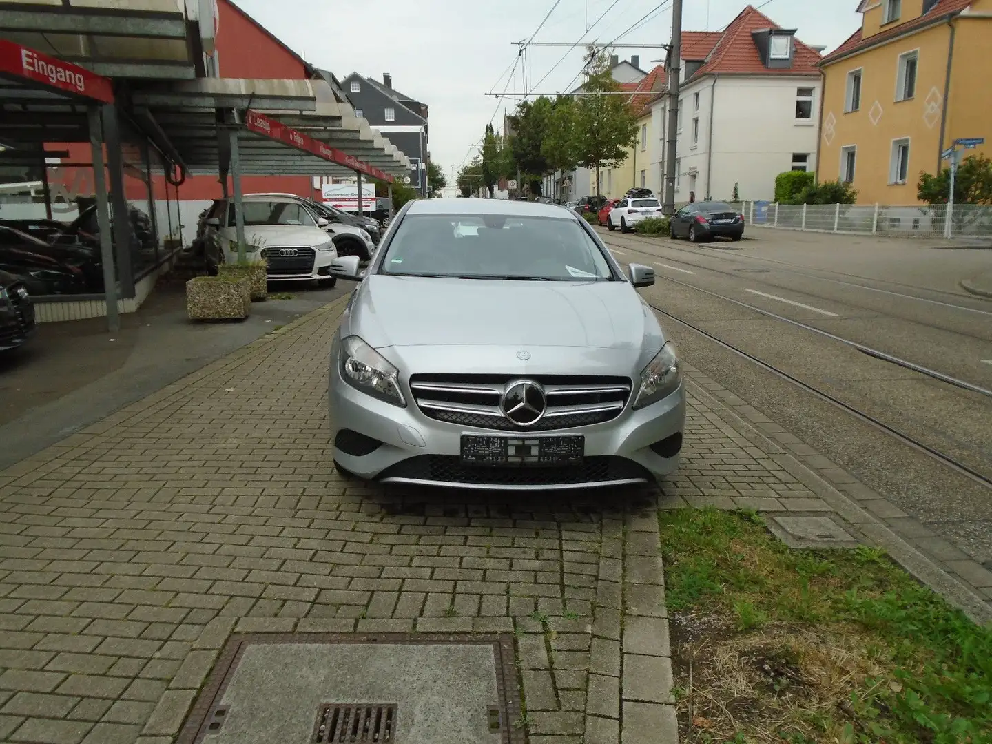 Mercedes-Benz A 180 BlueEFFICIENCY Style Navi Silber - 2