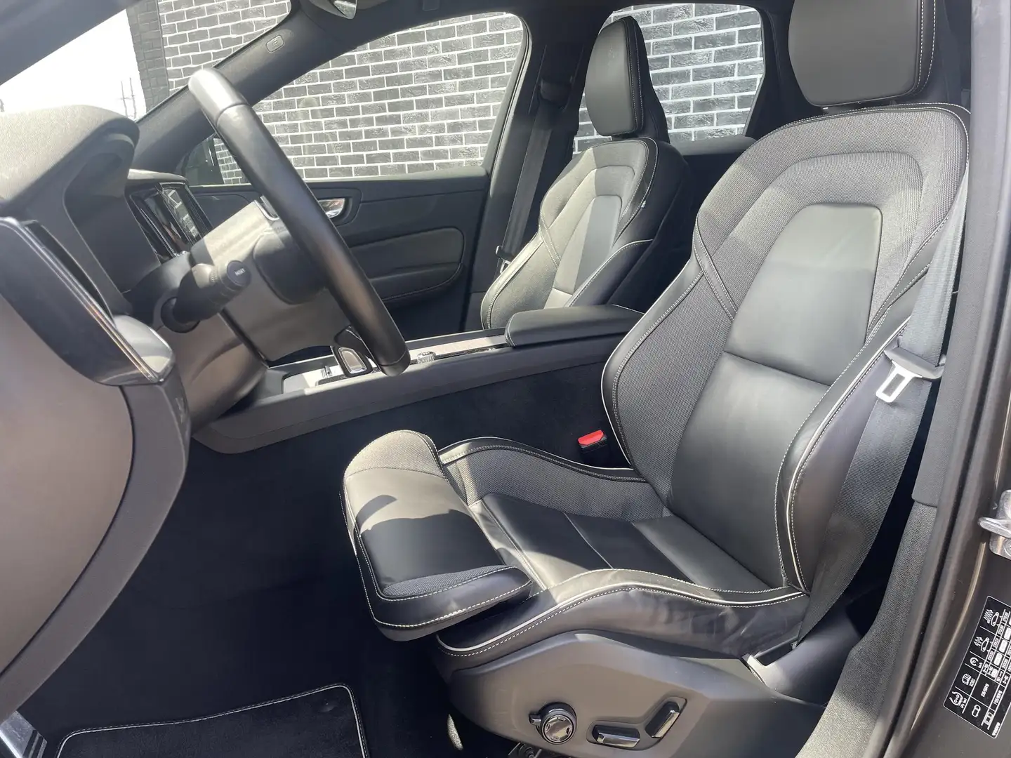 Volvo XC60 2.0 B5 R-Design | Harman kardon audio | Head-up Di Grijs - 2