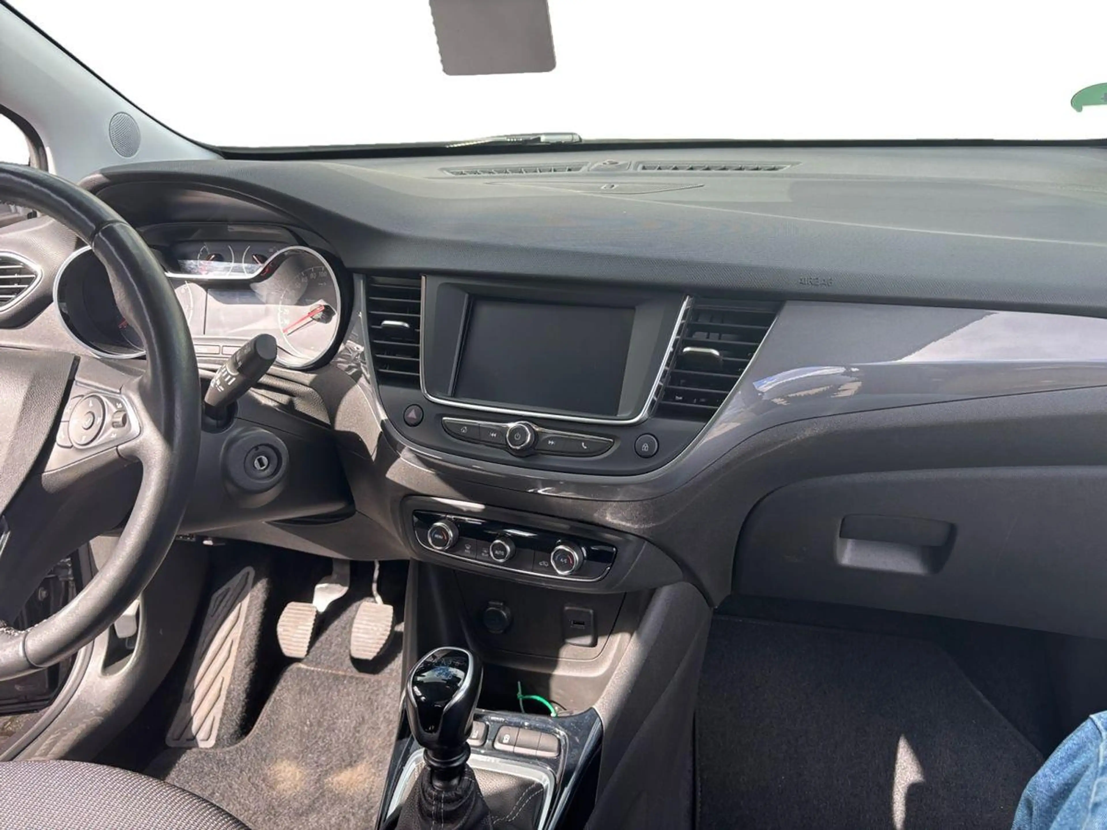 Opel Crossland Elegance Metallic — photo 15