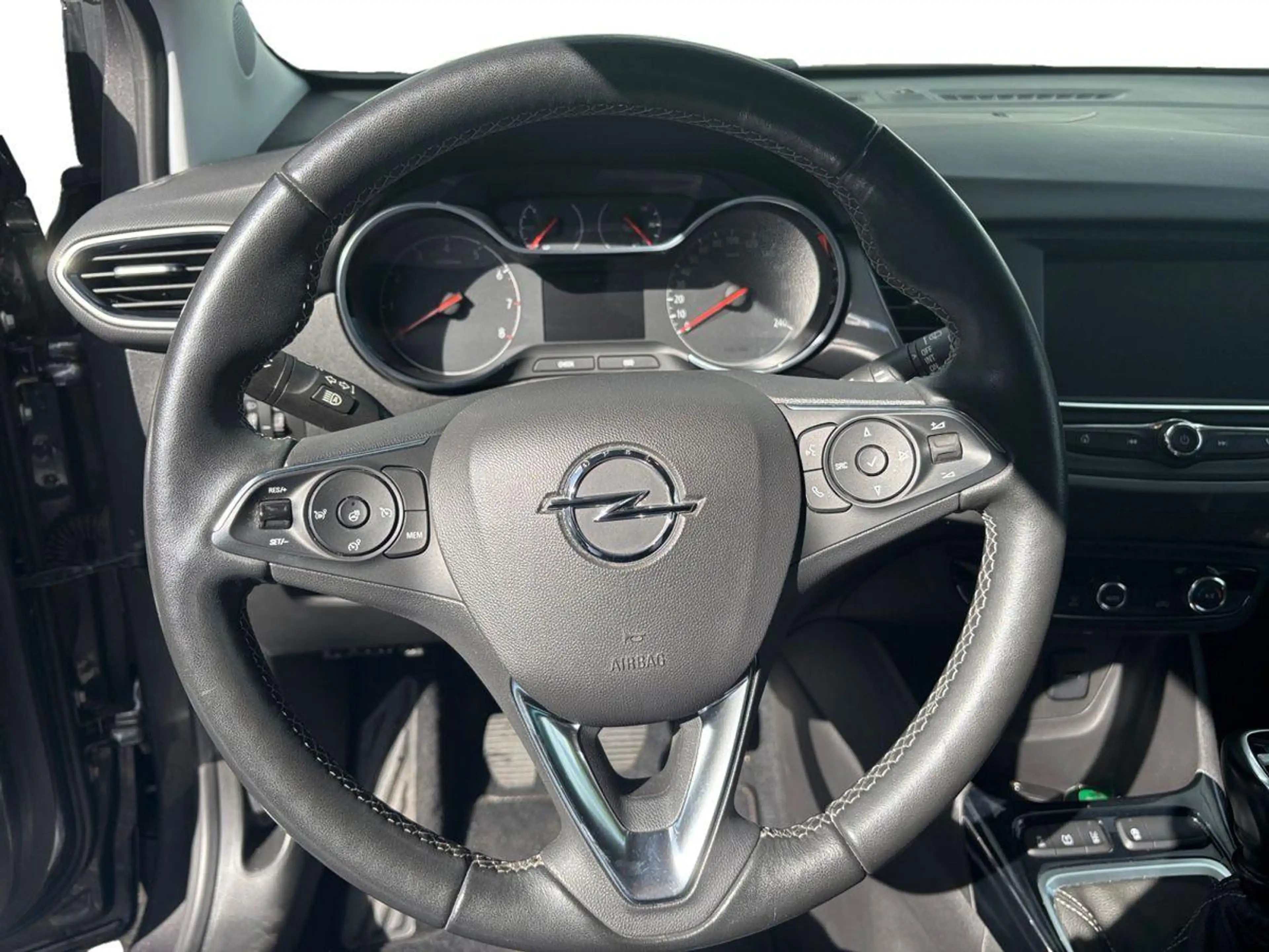 Opel Crossland Elegance Metallic — photo 7