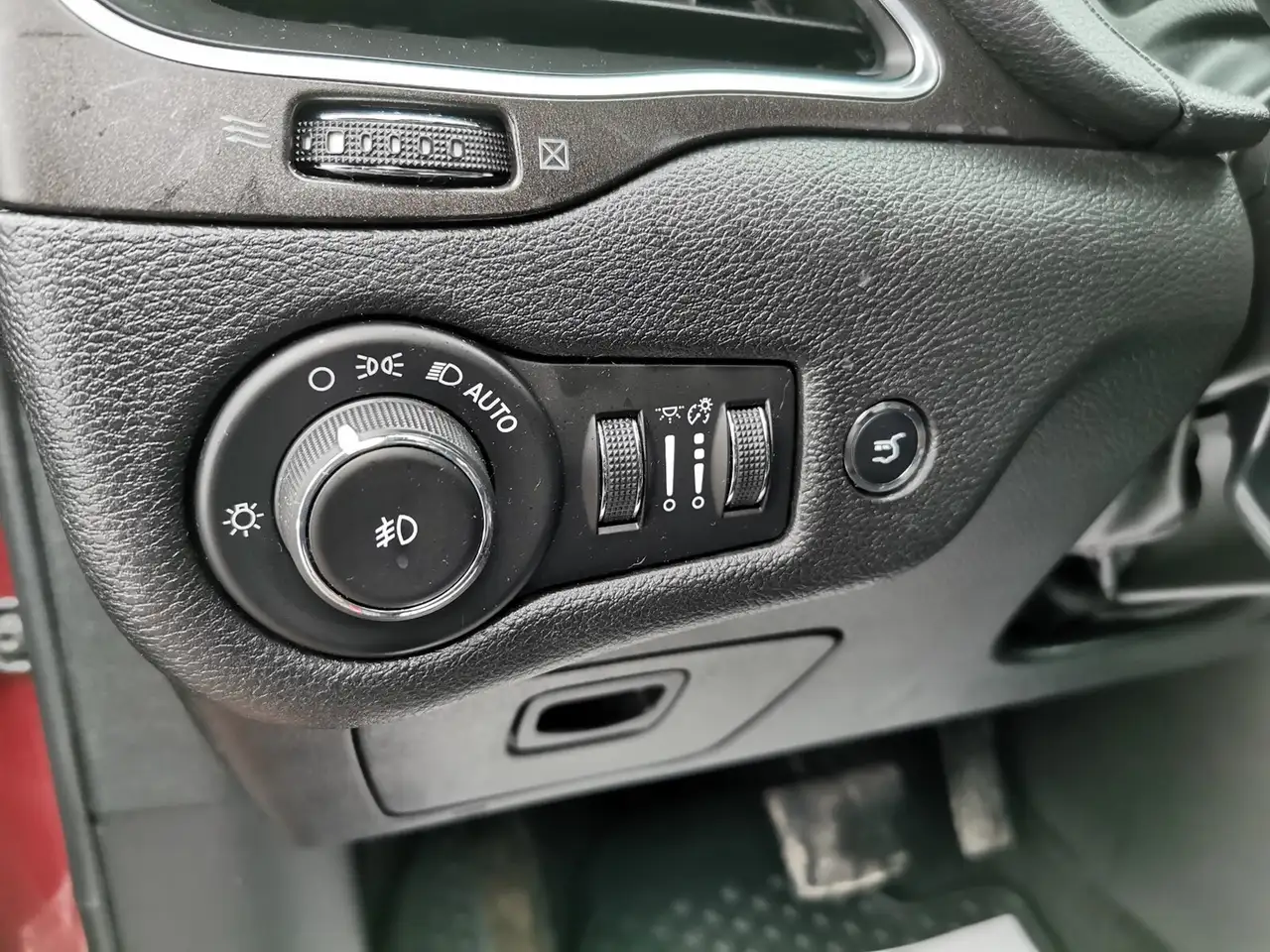 Jeep Cherokee photo Jeep Cherokee