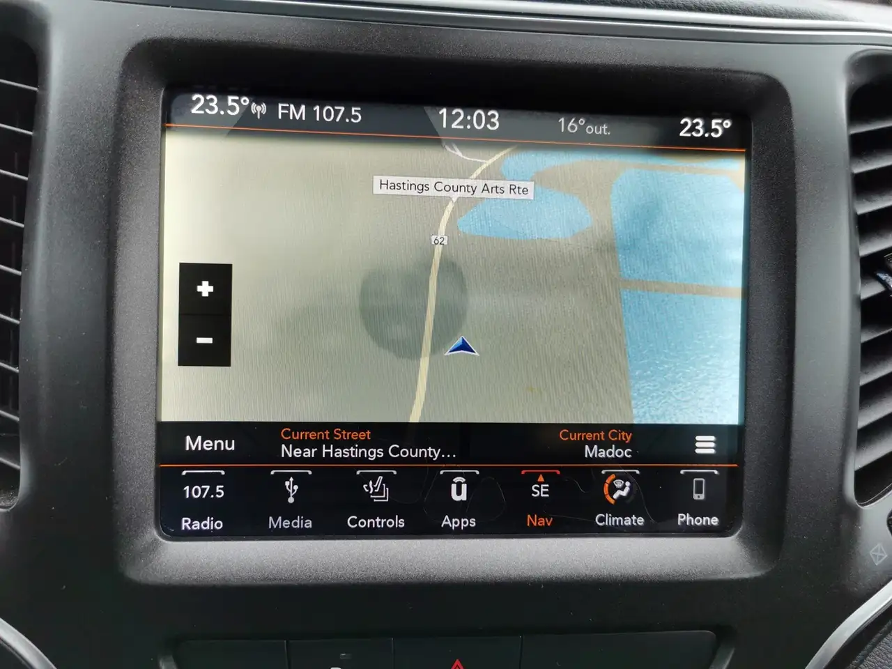 Jeep Cherokee photo Jeep Cherokee