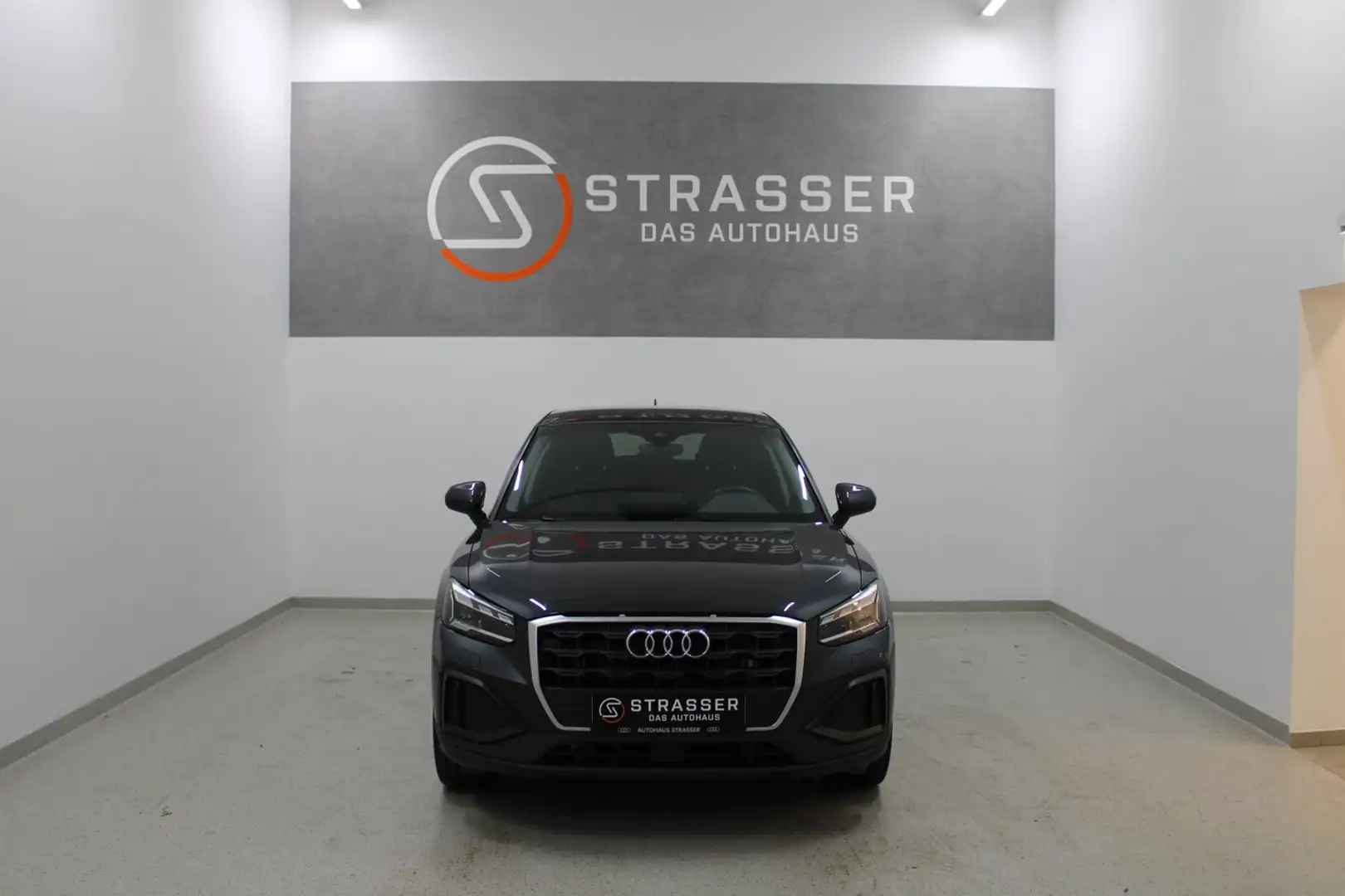 Audi Q2 35 TDI intense Grau - 2