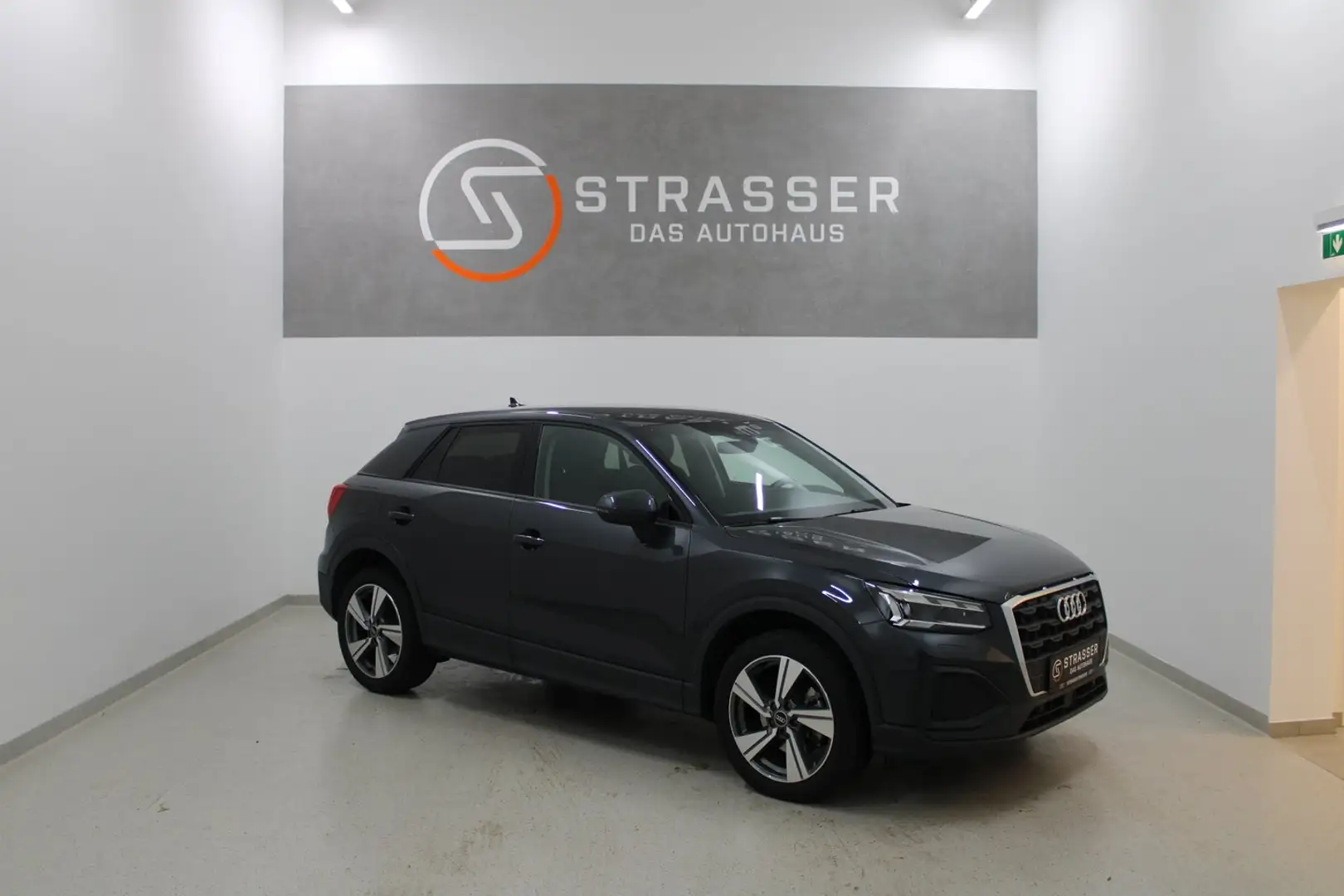 Audi Q2 35 TDI intense Grau - 1