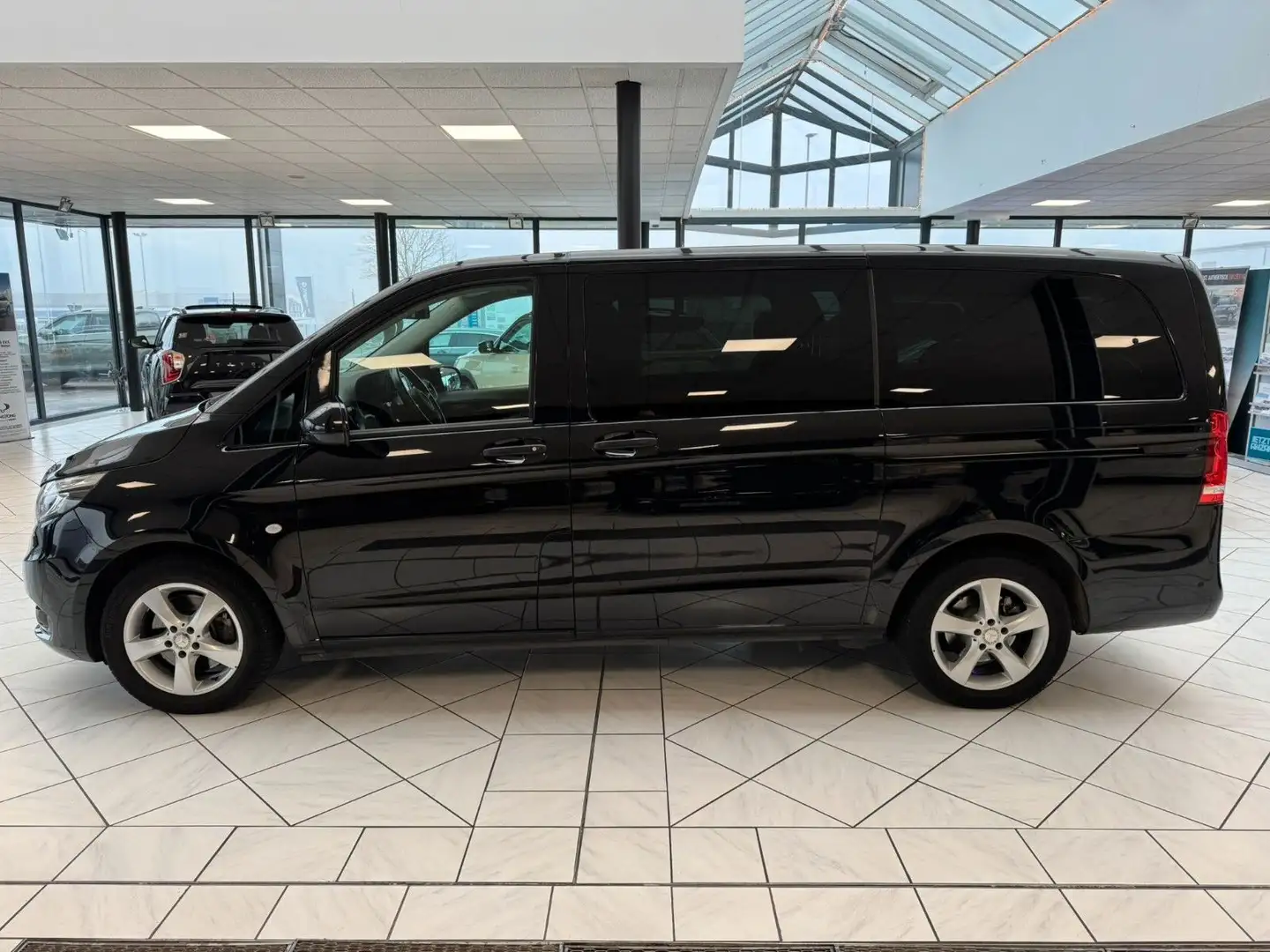 Mercedes-Benz Vito Tourer Mixto 119CDI Edition Lang Noir - 2