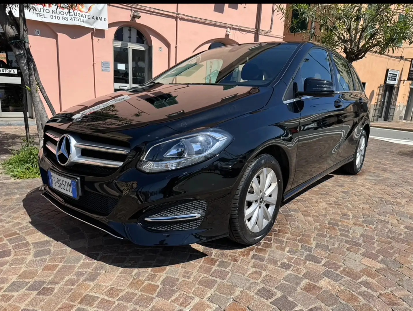 Mercedes-Benz B 180 d (cdi) Executive FL E6 Černá - 1