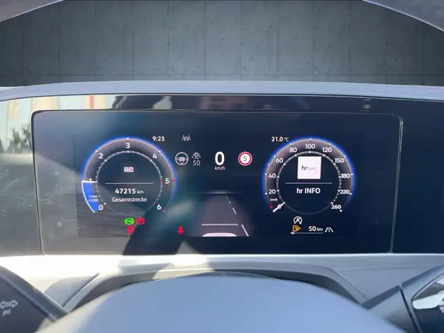 Volkswagen Passat view 10