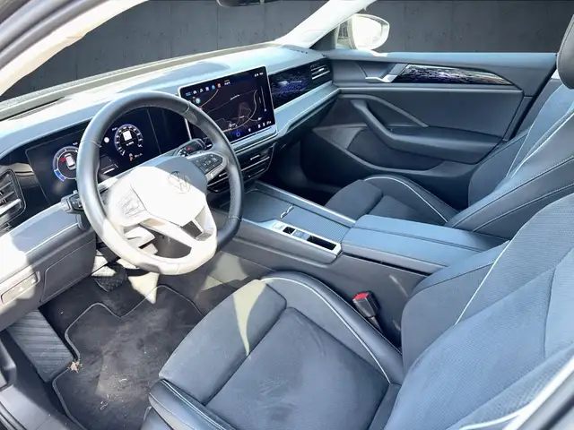 Volkswagen Passat view 9