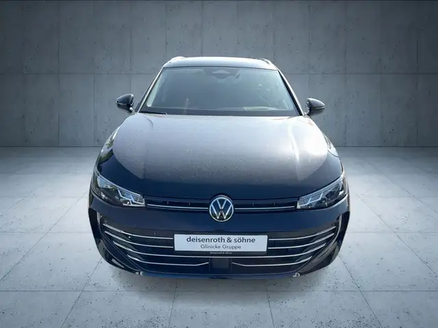 Volkswagen Passat view 8