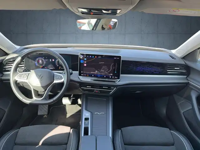 Volkswagen Passat view 11