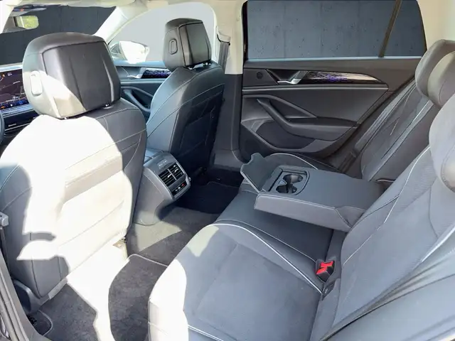 Volkswagen Passat view 12