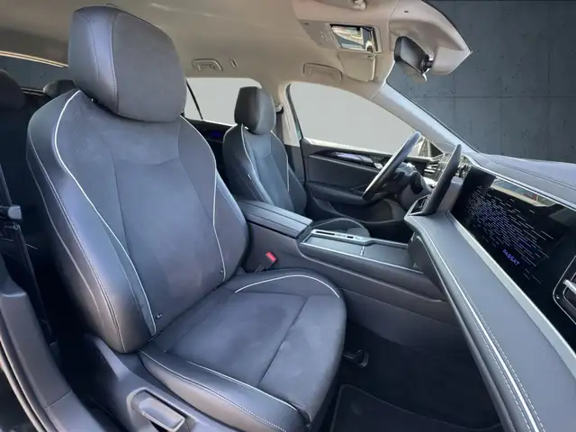 Volkswagen Passat view 14