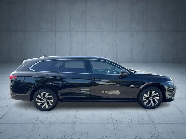 Volkswagen Passat view 6
