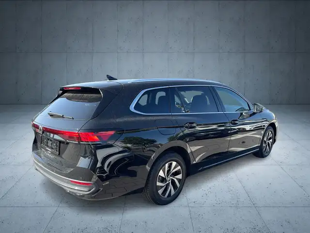 Volkswagen Passat view 5
