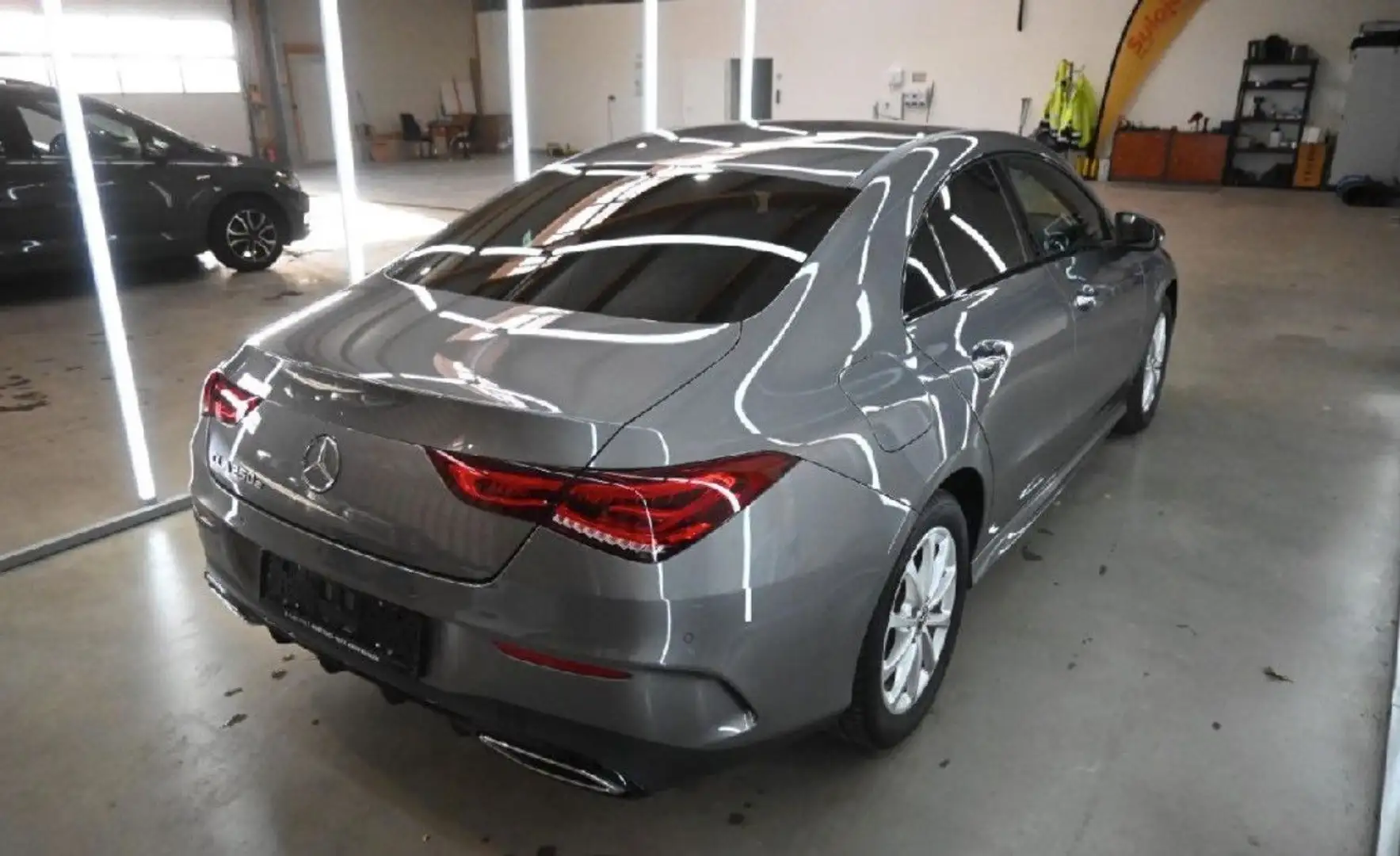 Mercedes-Benz CLA 250 e 2x AMG Line Widescr Kam DAB Multibeam Gris - 2