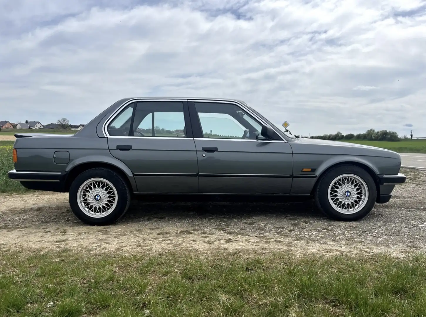 BMW 320 ie30 Beige - 1