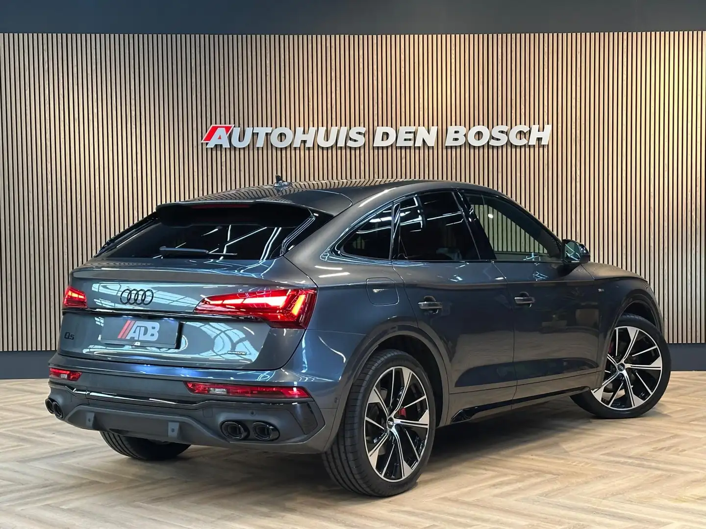 Audi Q5 Sportback 55 TFSI e Quattro S Line 367PK. Lucht - Gris - 2