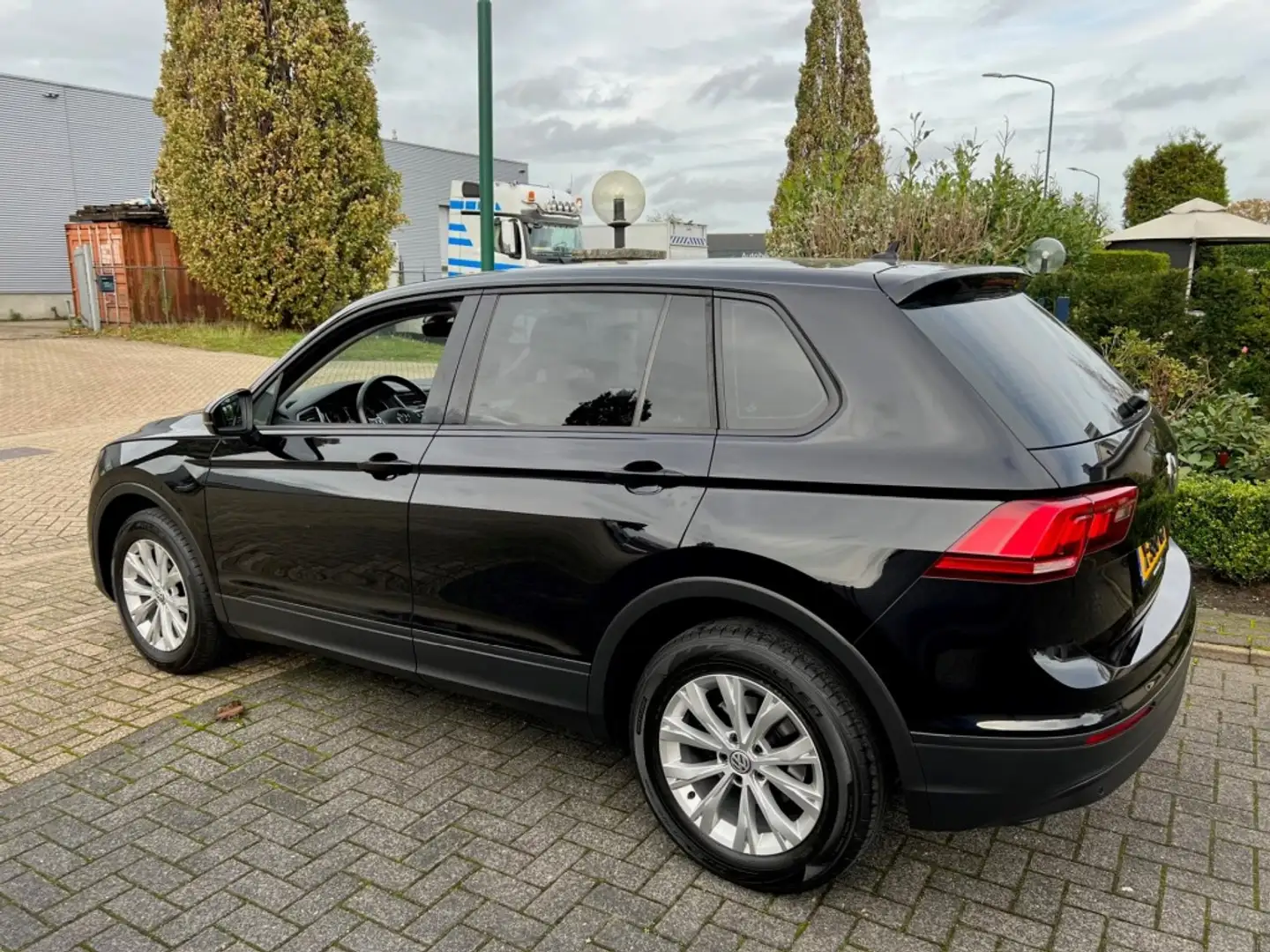 Volkswagen Tiguan 1.4 TSI ACT COMFORTL 4 MOTION Navi  17 LM PDC Zwart - 2