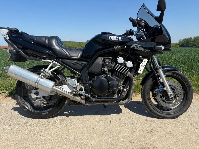 Yamaha FZS 600 - foto 2