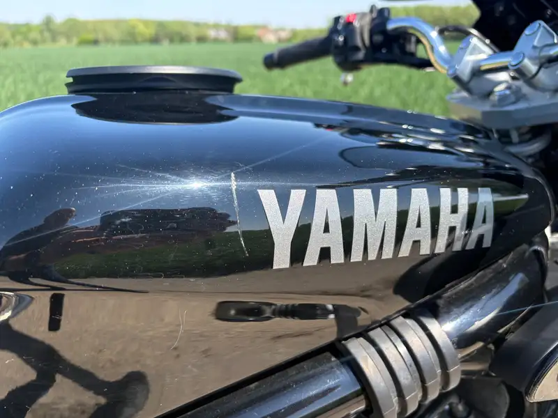Yamaha FZS 600 - foto 3