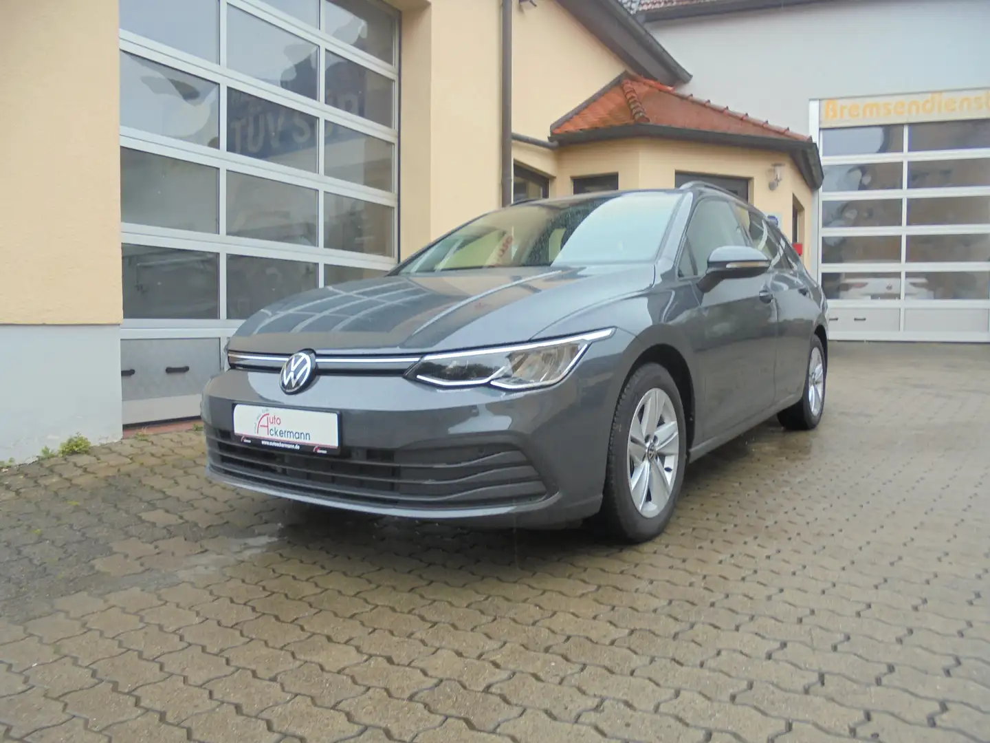Volkswagen Golf Variant Golf VIII Variant 1.0 TSI Life-el.AHK Gris - 1