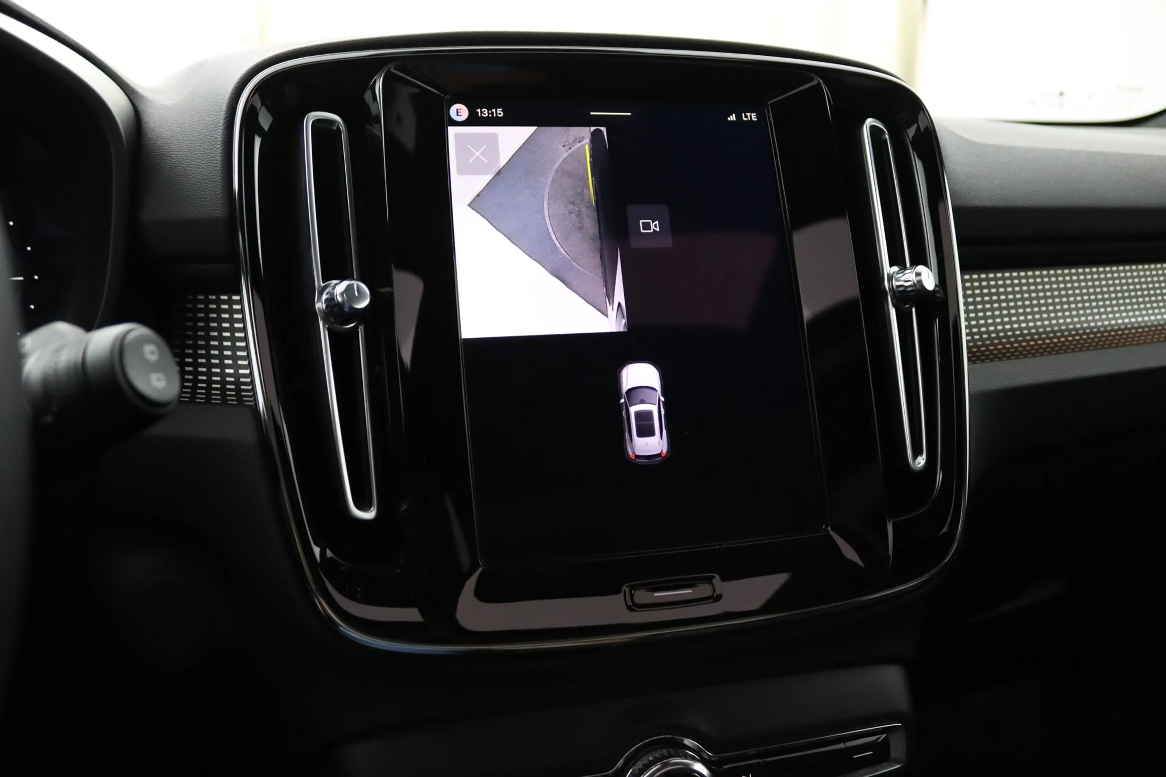 Volvo EX40 Single Motor Extended Range Ultra Black Ed. 82 kWh — photo 49