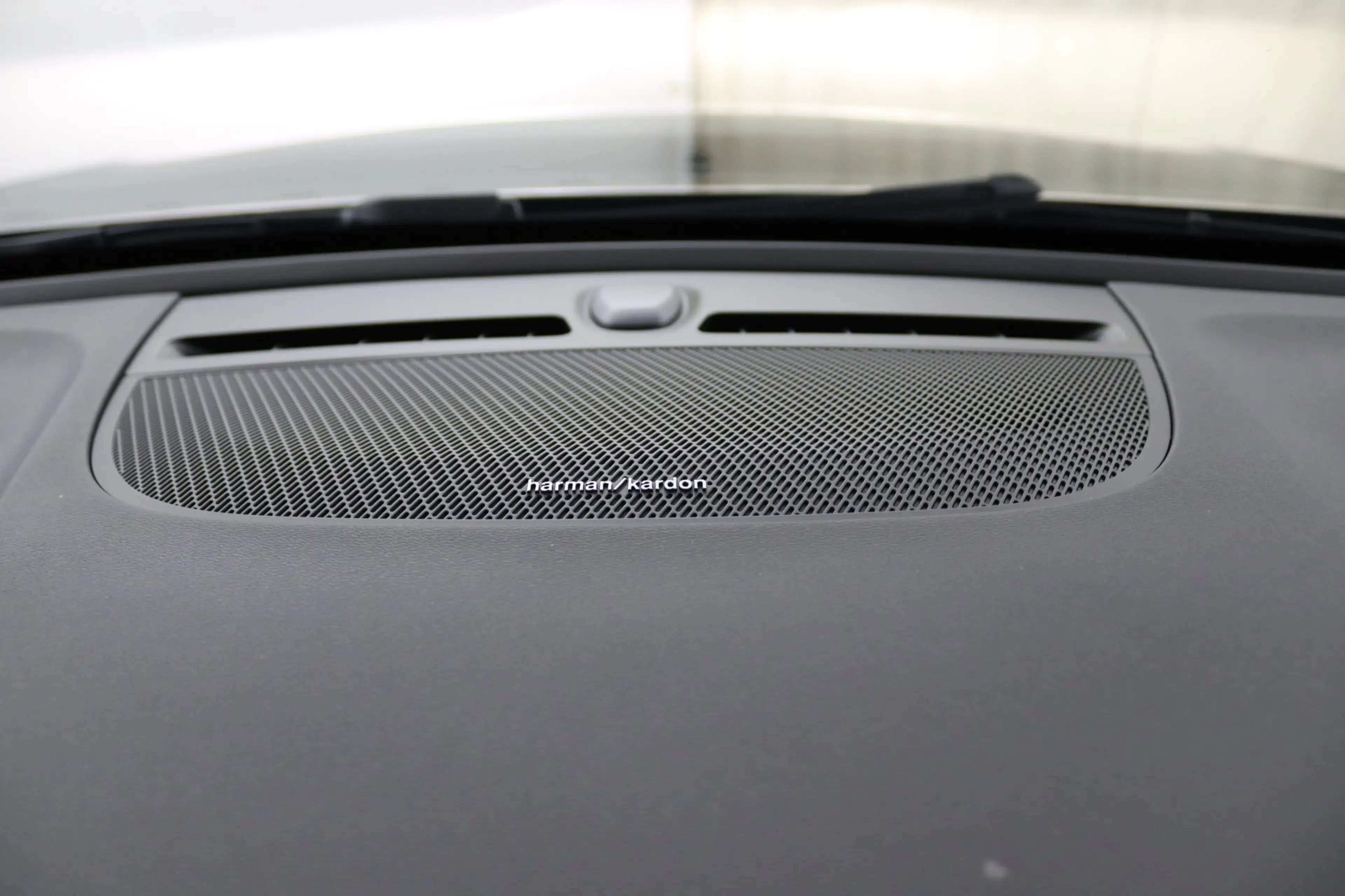Volvo EX40 Single Motor Extended Range Ultra Black Ed. 82 kWh — photo 28