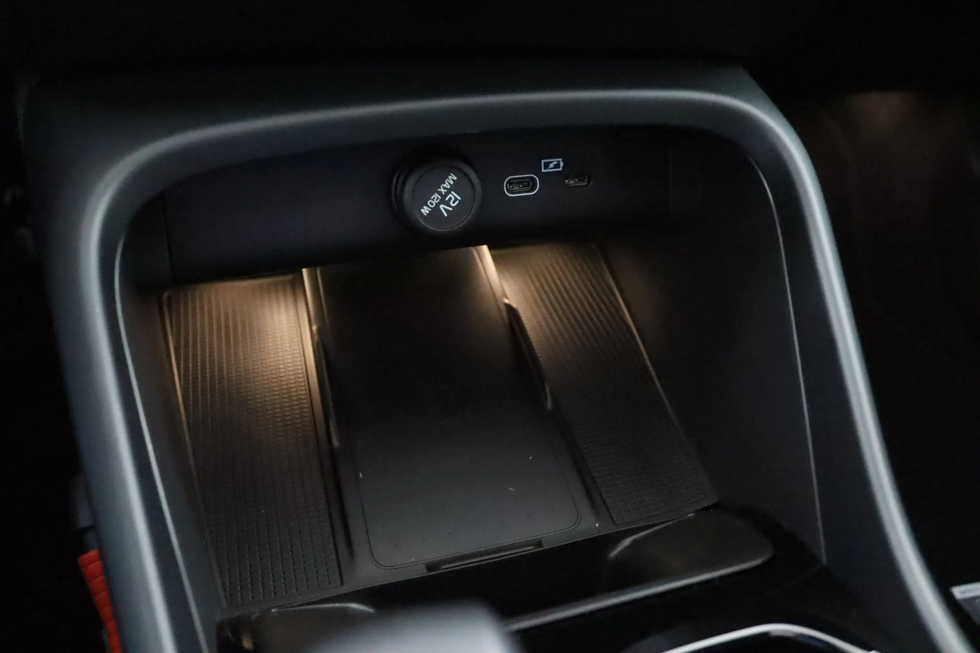 Volvo EX40 Single Motor Extended Range Ultra Black Ed. 82 kWh — photo 29