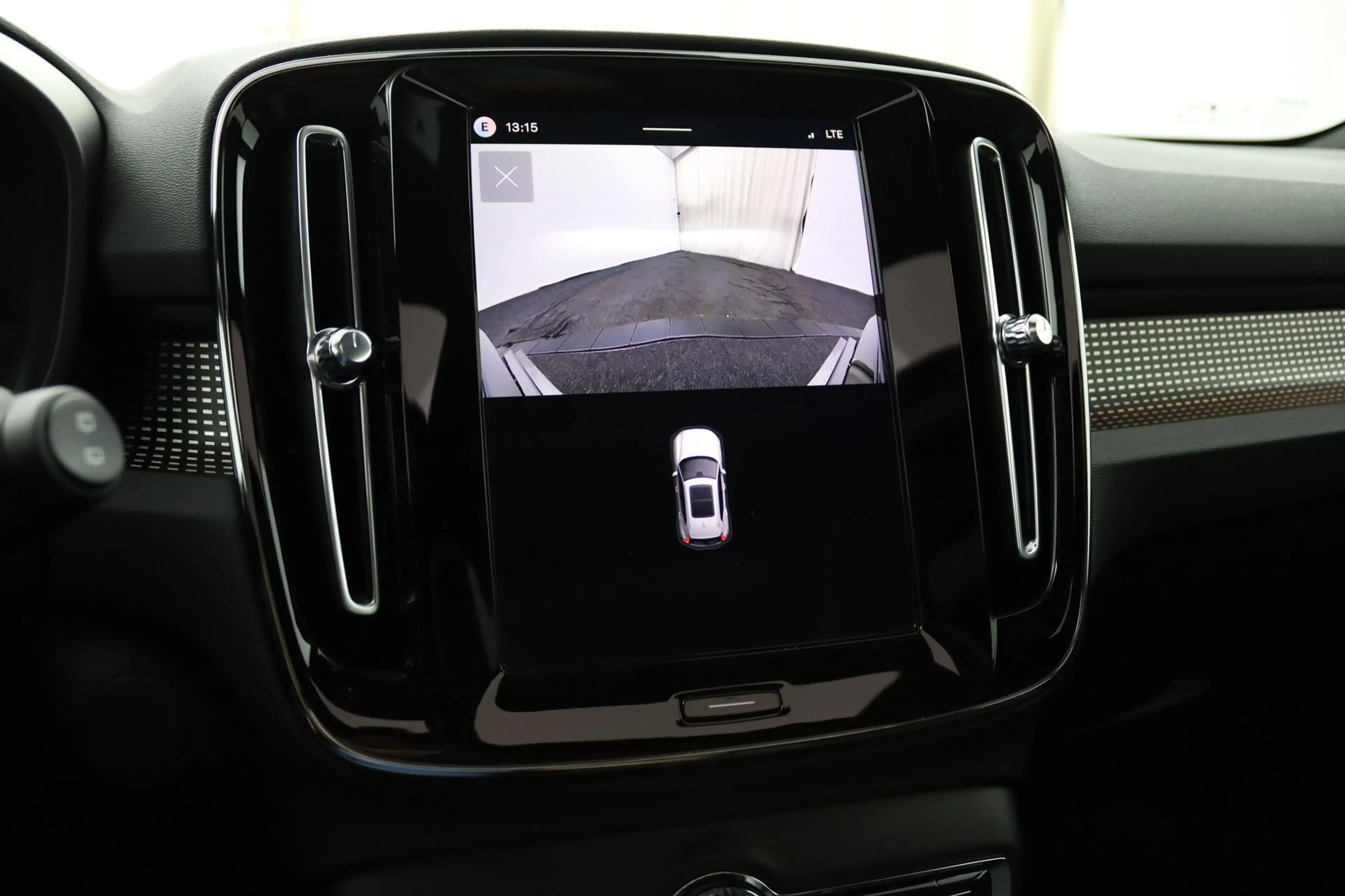 Volvo EX40 Single Motor Extended Range Ultra Black Ed. 82 kWh — photo 47