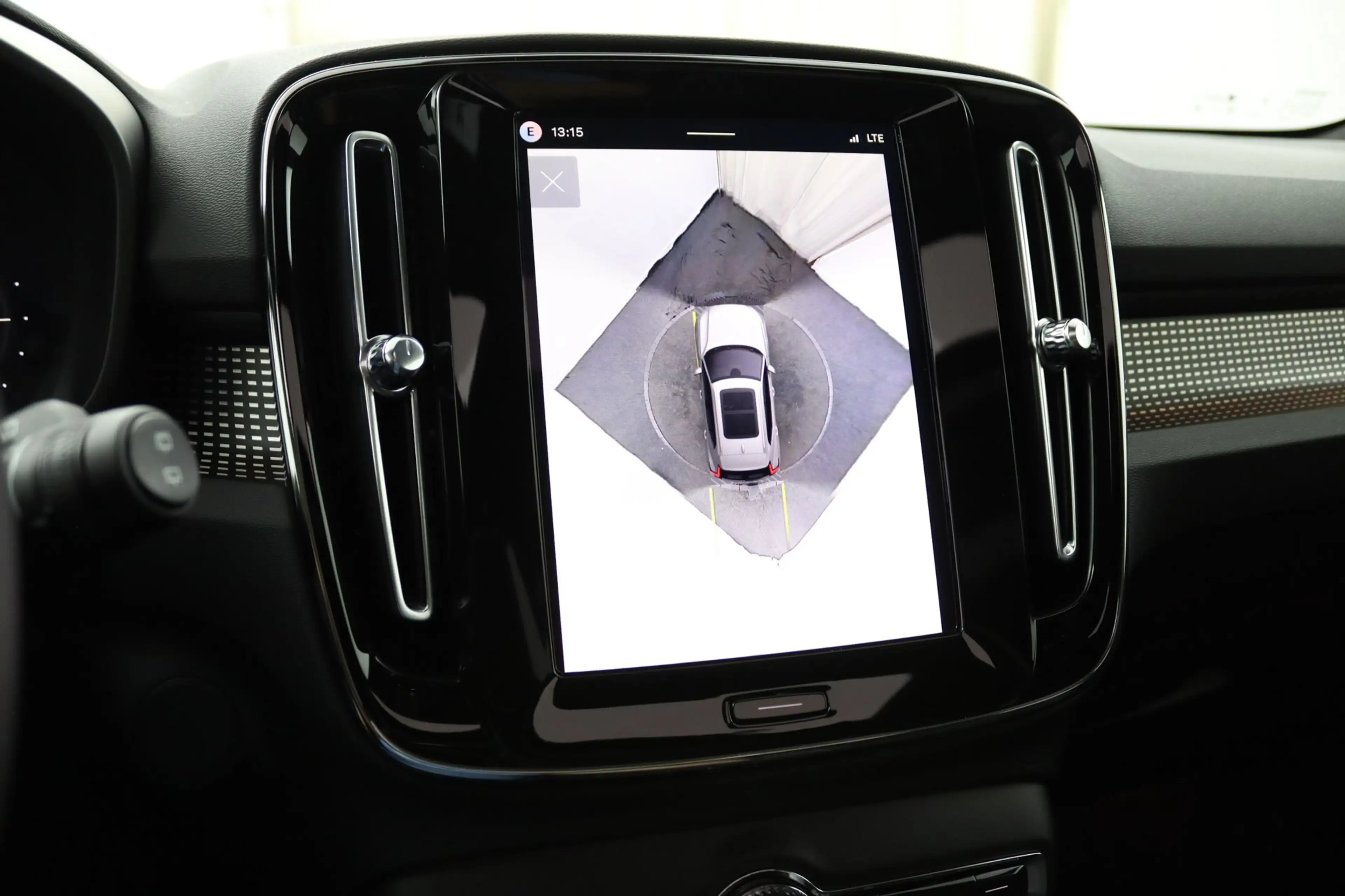 Volvo EX40 Single Motor Extended Range Ultra Black Ed. 82 kWh — photo 48