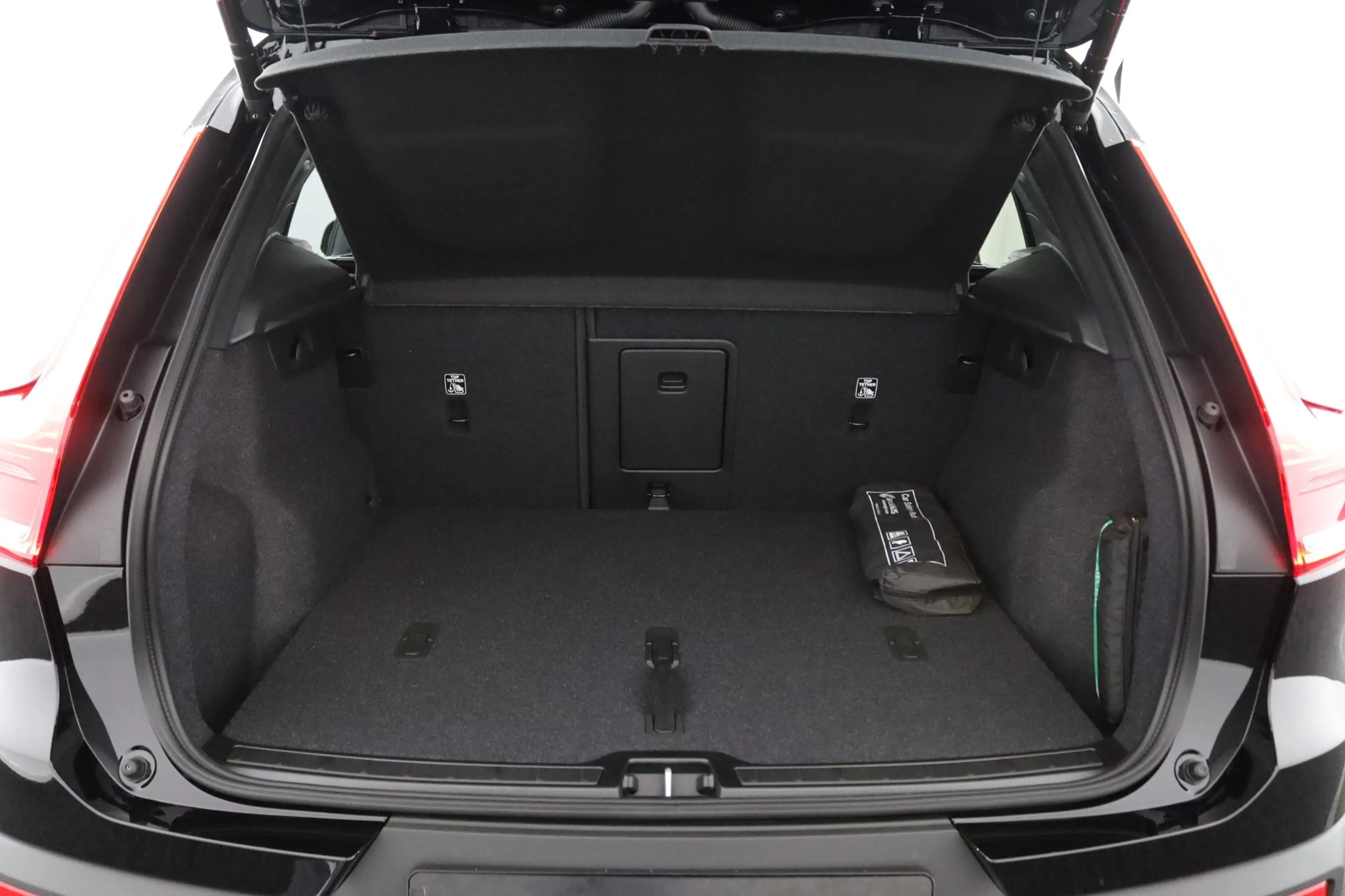 Volvo EX40 Single Motor Extended Range Ultra Black Ed. 82 kWh — photo 13