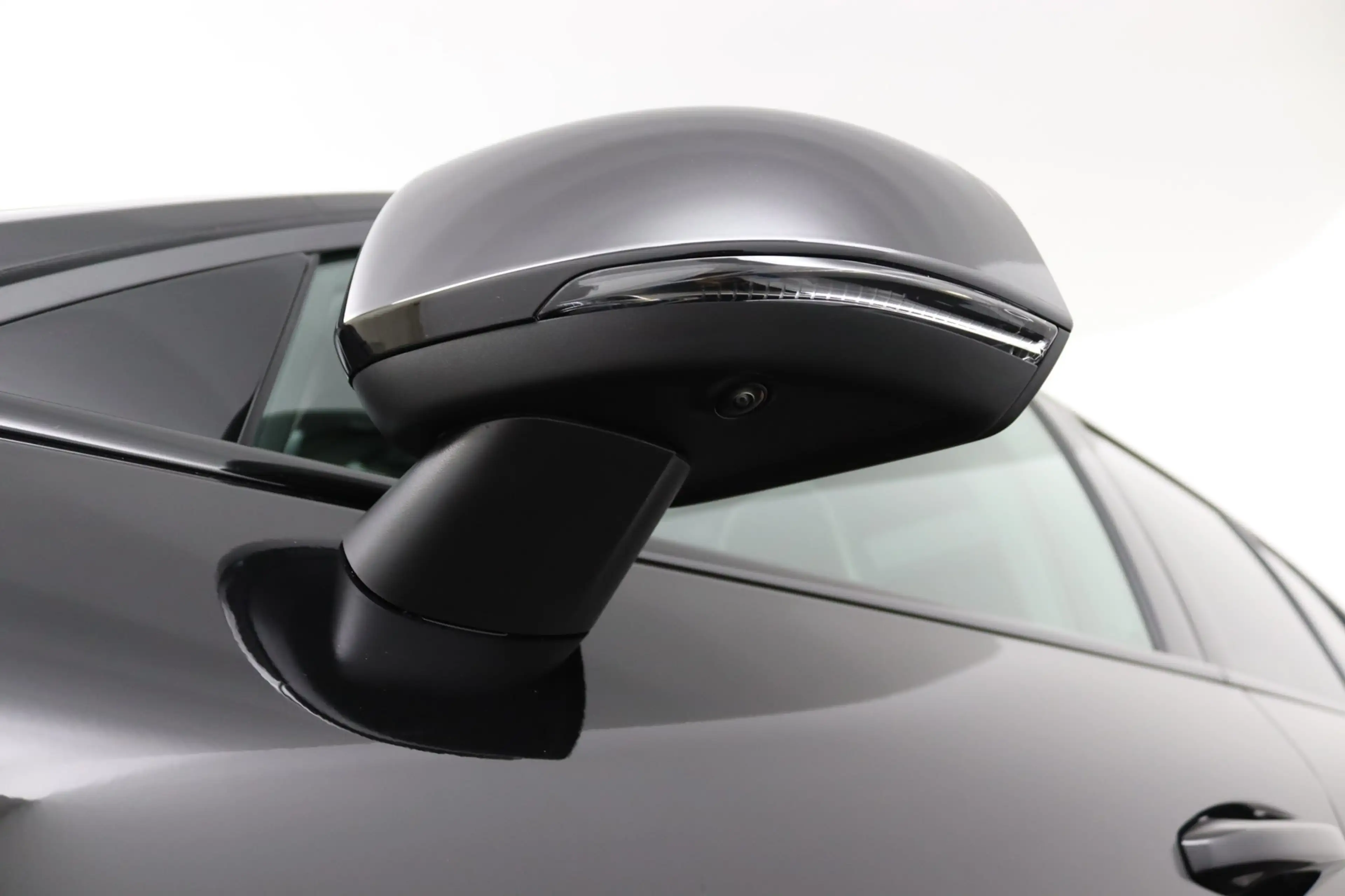 Volvo EX40 Single Motor Extended Range Ultra Black Ed. 82 kWh — photo 37