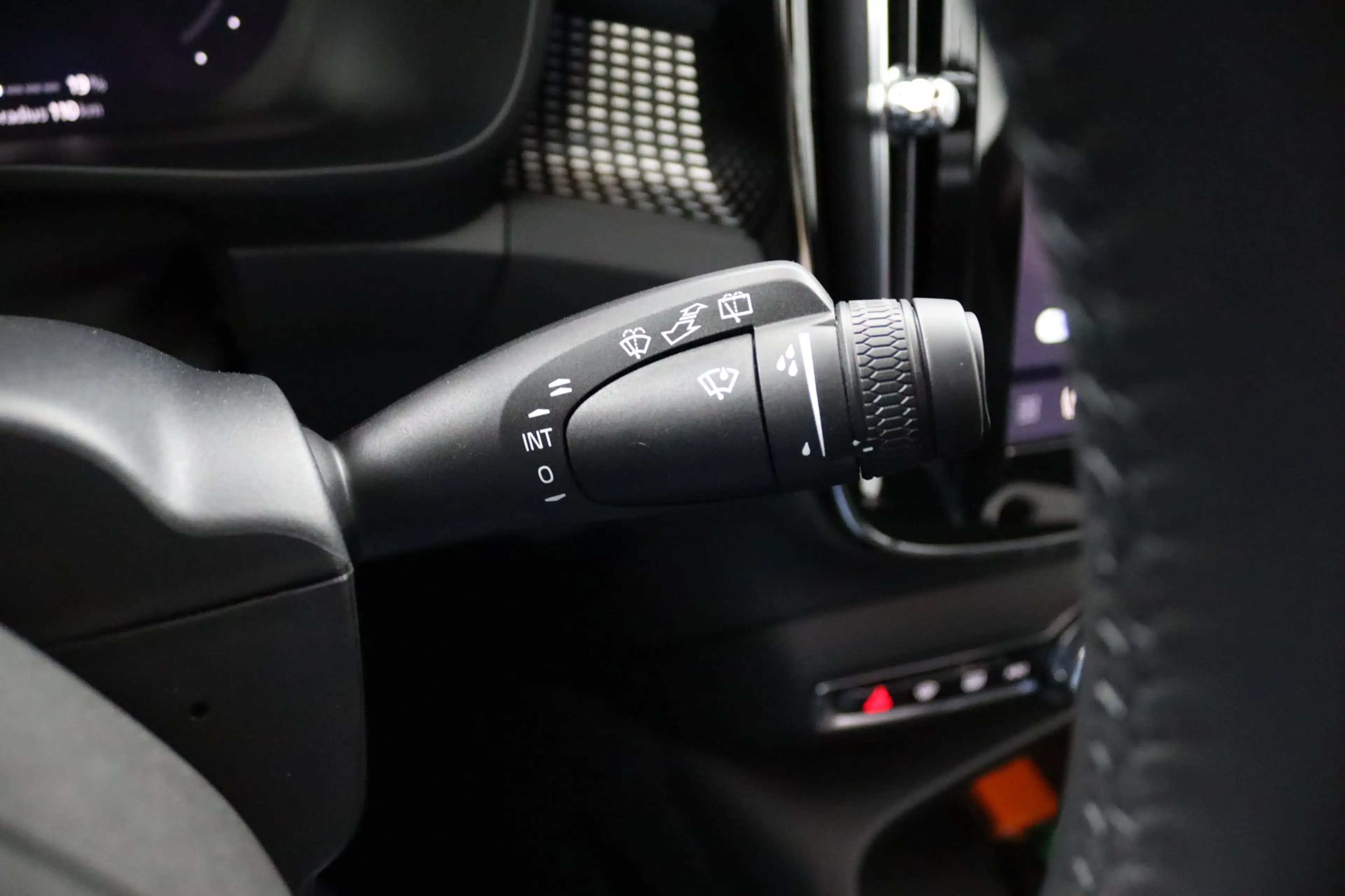 Volvo EX40 Single Motor Extended Range Ultra Black Ed. 82 kWh — photo 33