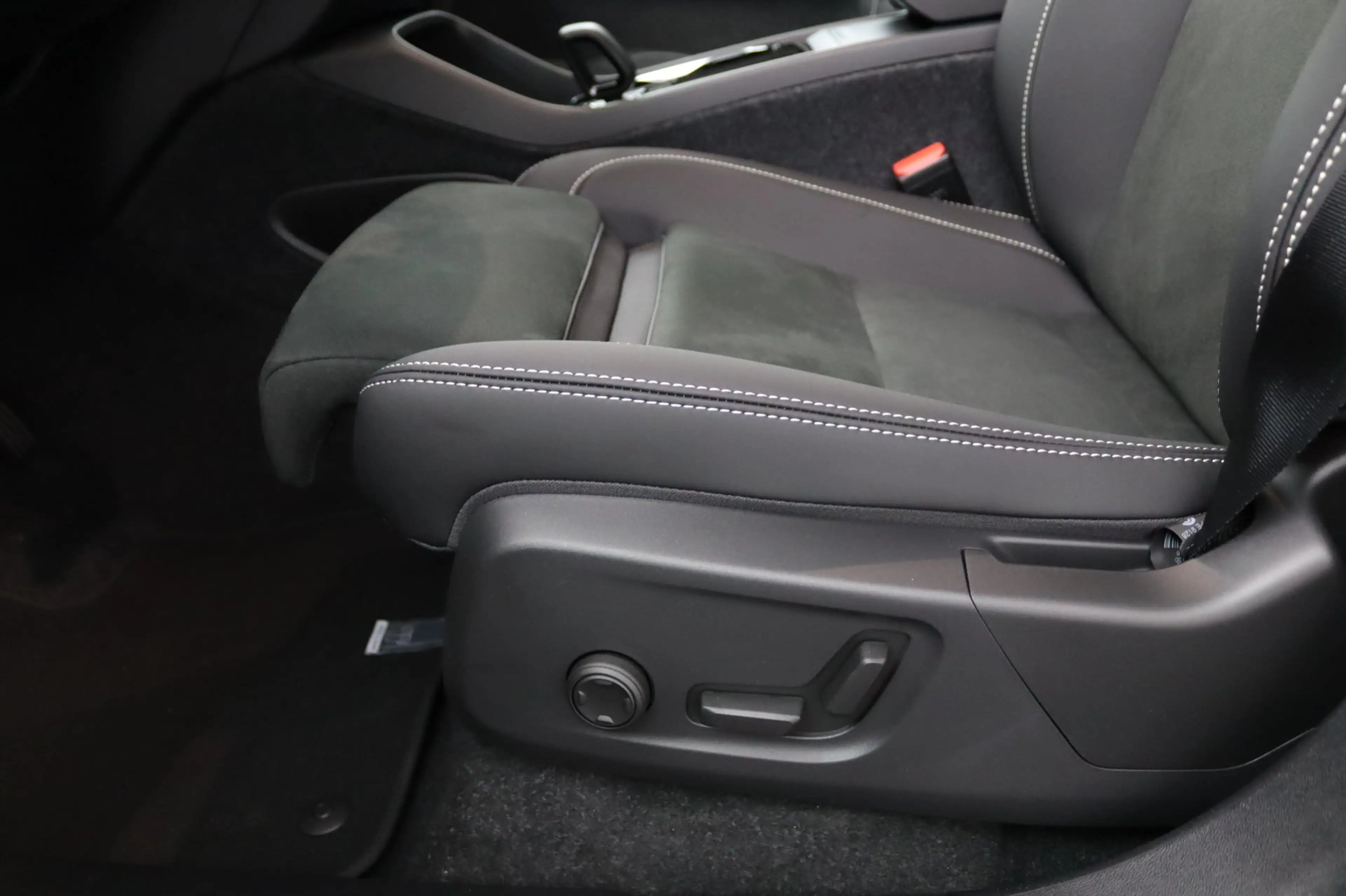 Volvo EX40 Single Motor Extended Range Ultra Black Ed. 82 kWh — photo 22