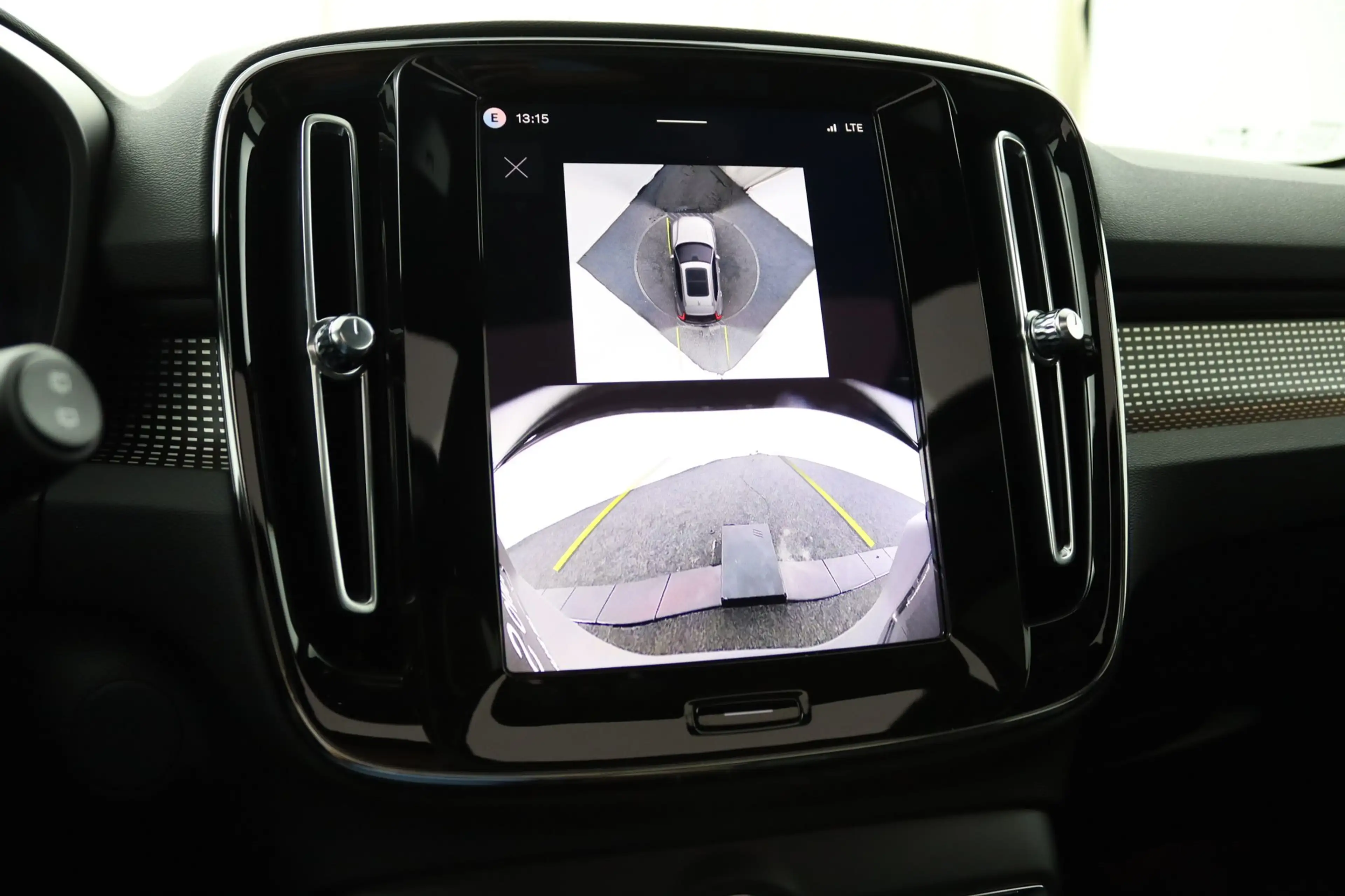 Volvo EX40 Single Motor Extended Range Ultra Black Ed. 82 kWh — photo 18