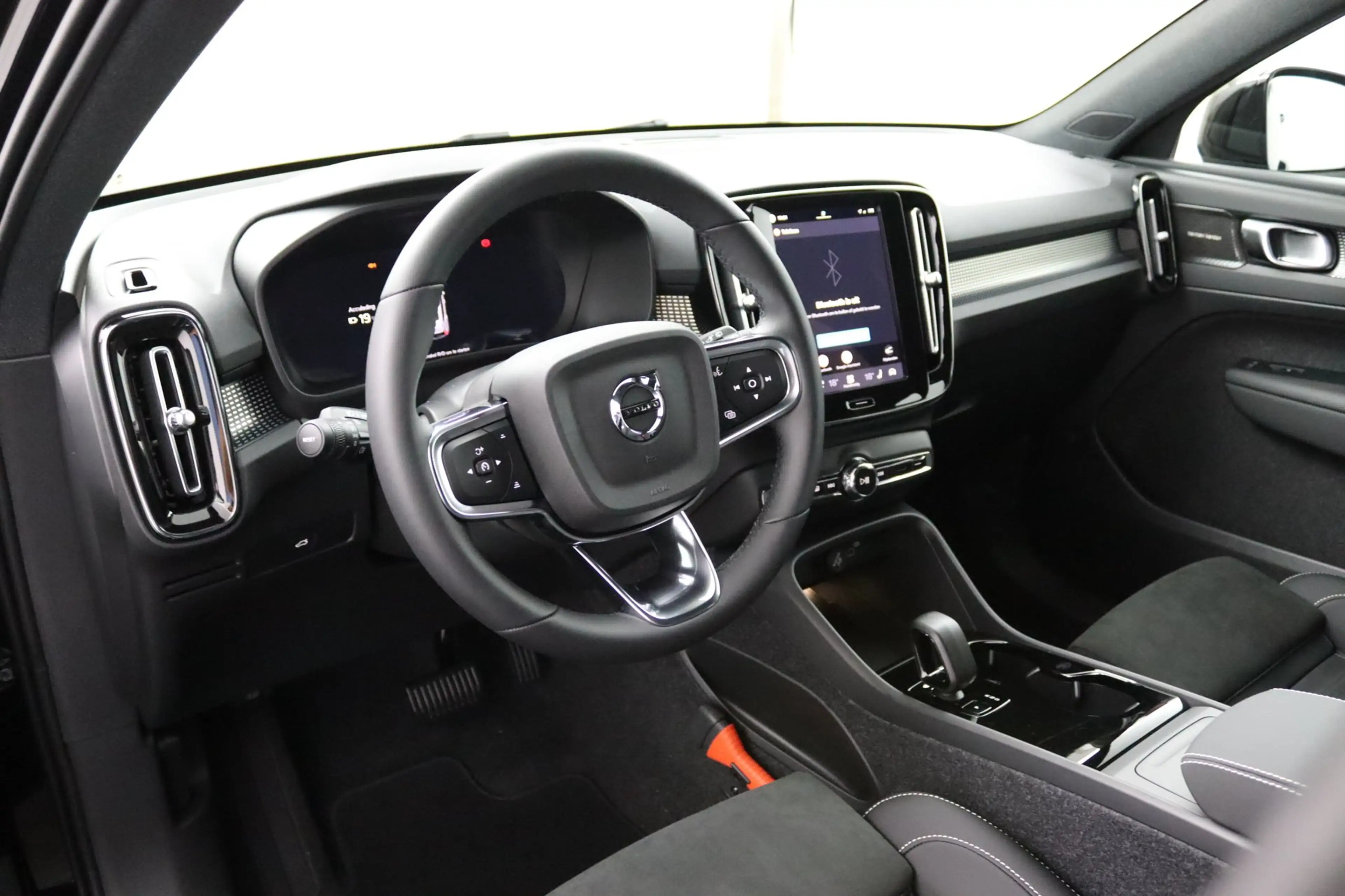 Volvo EX40 Single Motor Extended Range Ultra Black Ed. 82 kWh — photo 27
