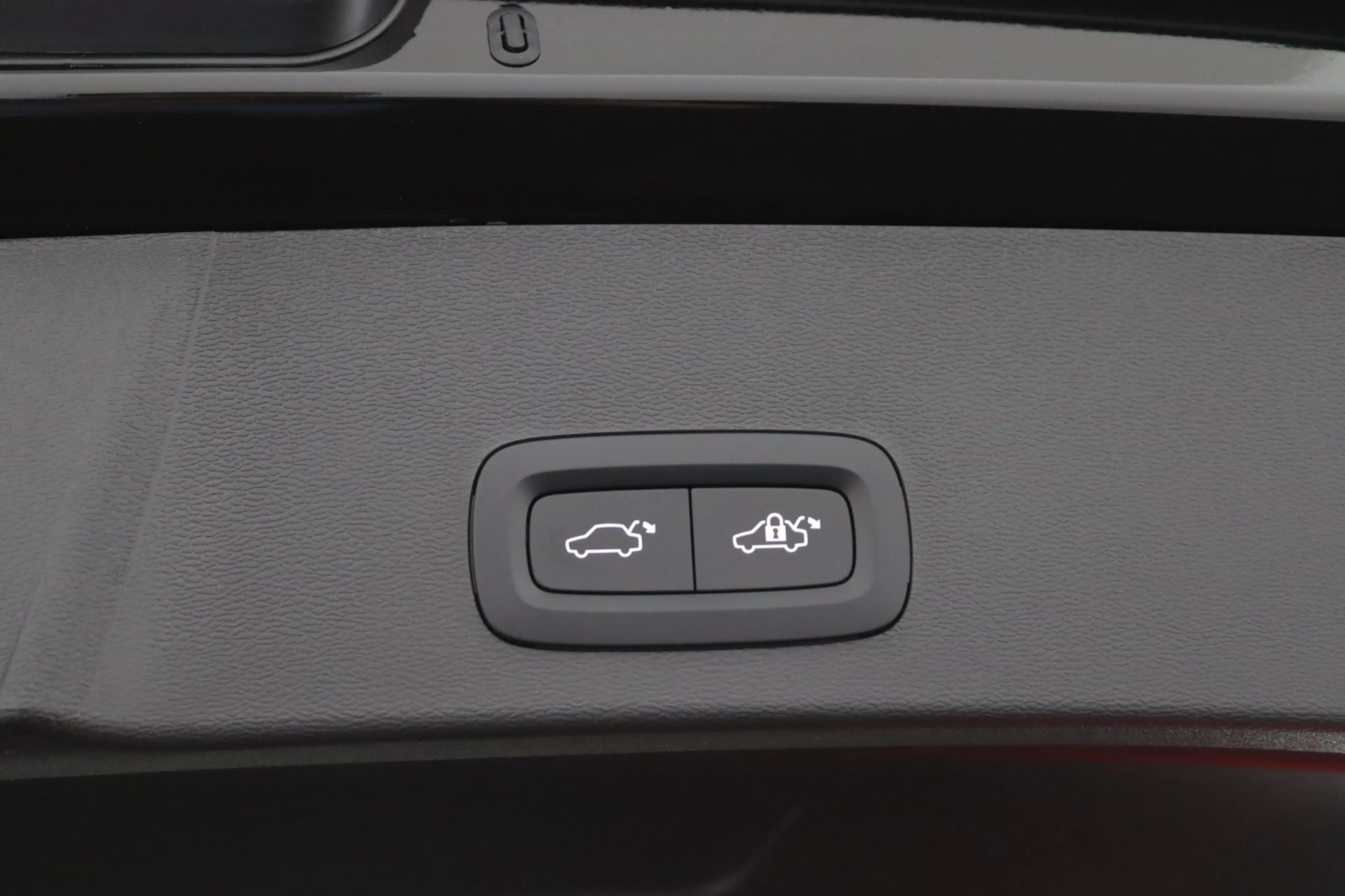 Volvo EX40 Single Motor Extended Range Ultra Black Ed. 82 kWh — photo 14