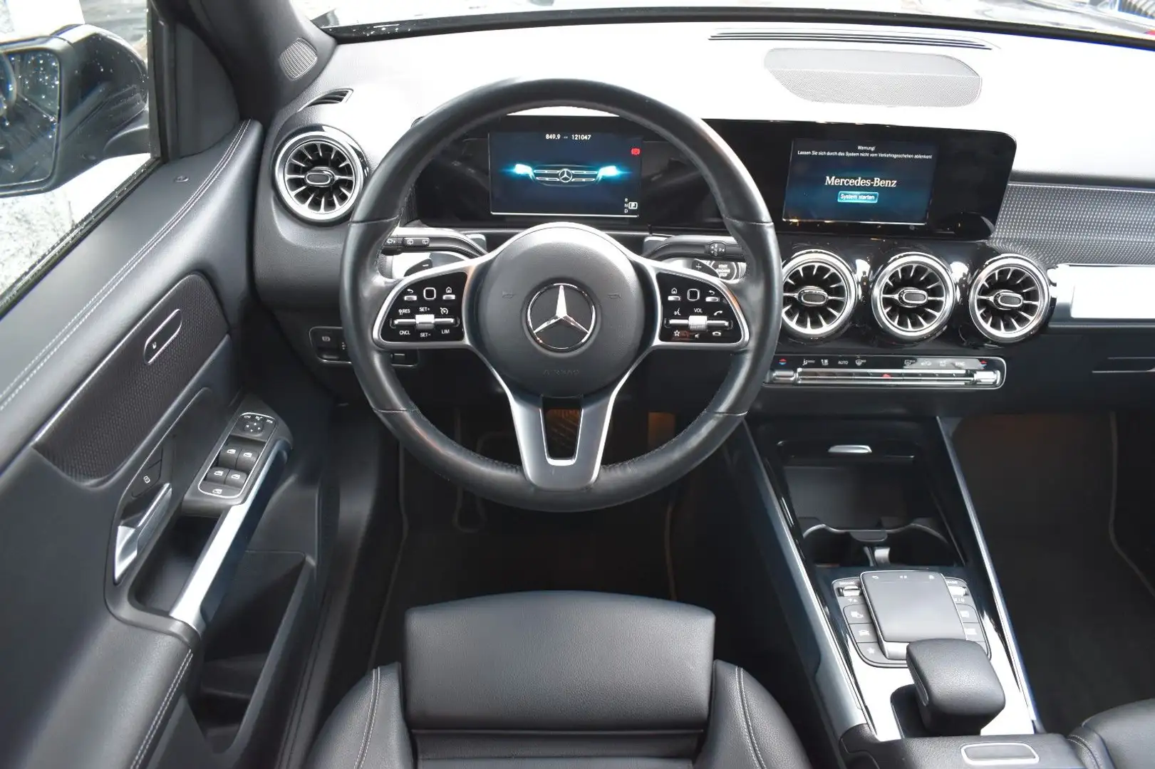 Mercedes-Benz GLB 200 d*AHK*LEDER*NAVI*LED*SHZ*NIGHT-PAKET* Schwarz - 2