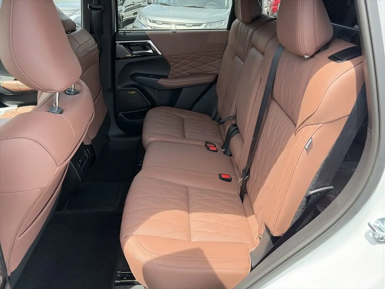 Mitsubishi Outlander снимка Mitsubishi Outlander