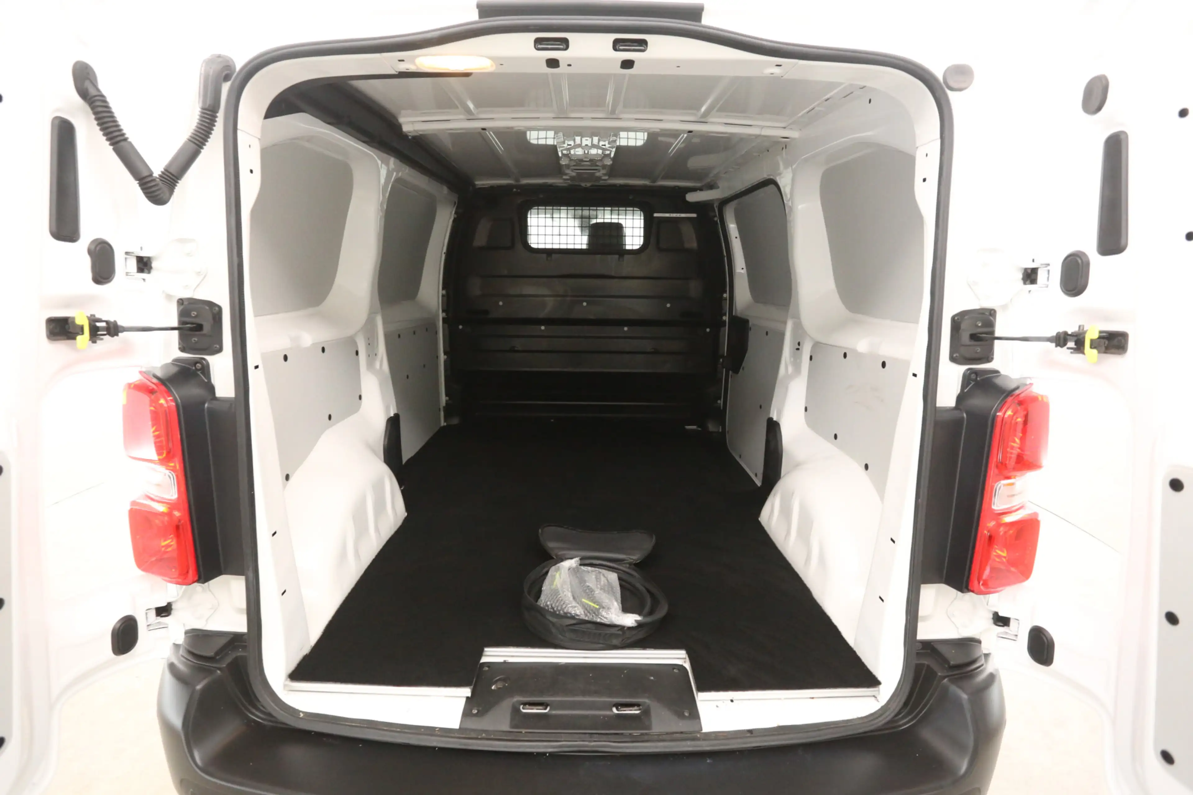 Peugeot Expert Elektrisch 75 kWh L2H1 | Snelladen | SOH 91% | Air — photo 3