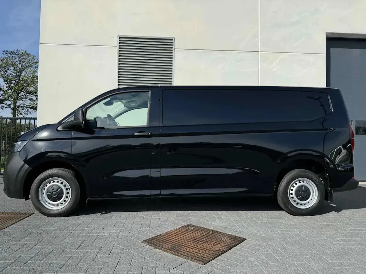 Volkswagen T7 Transporter 2.0TDI 150PK DSG LWB LICHTE VRACHT Negro - 2