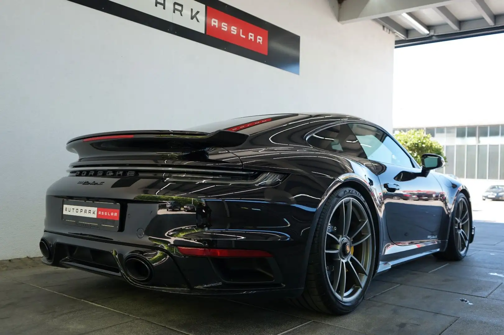 Porsche 992 911 Turbo S Coupe*LIFT*AERO-KIT*CARBONDACH* Zwart - 1
