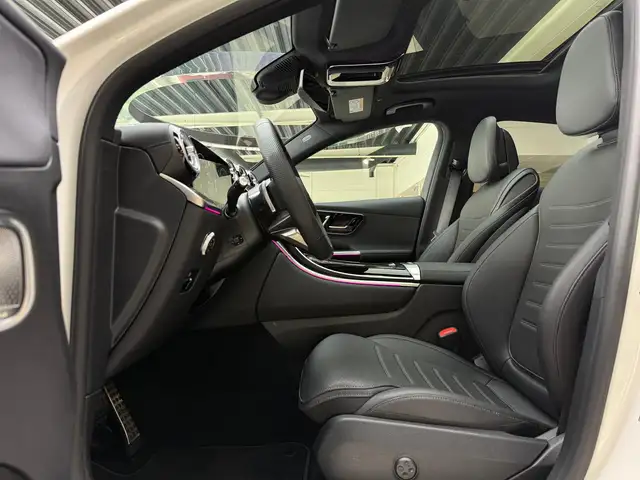 Mercedes-Benz 220 view 12