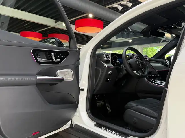 Mercedes-Benz 220 view 10