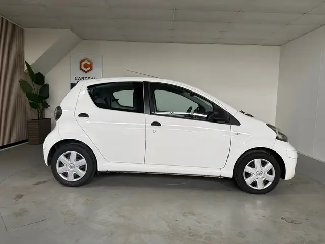 Toyota Aygo view 8
