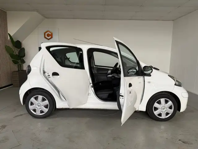 Toyota Aygo view 9