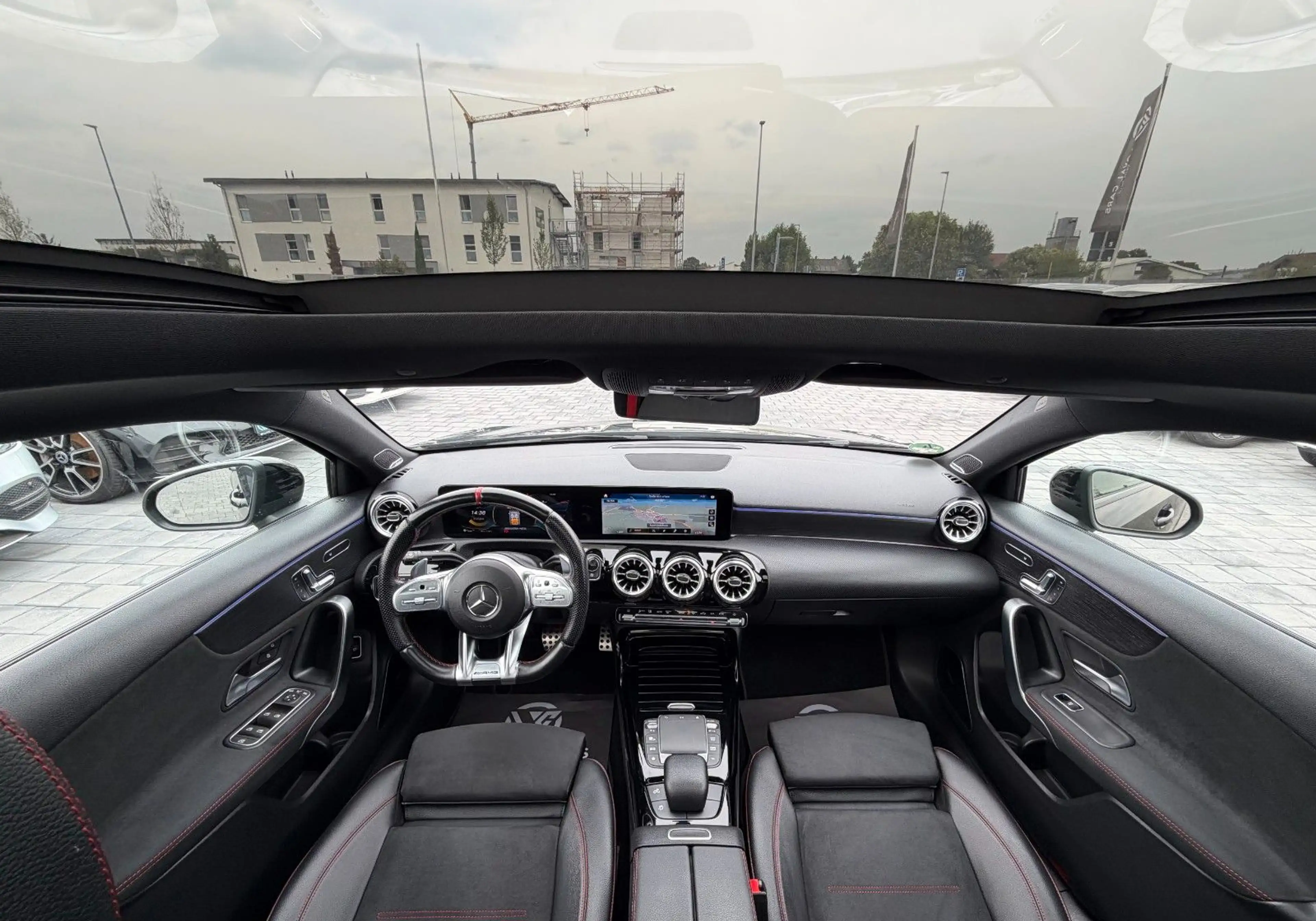 Mercedes-Benz A 35 AMG Limousine 4M*VOLL*PANO*Mbeam*360*Memory — photo 3