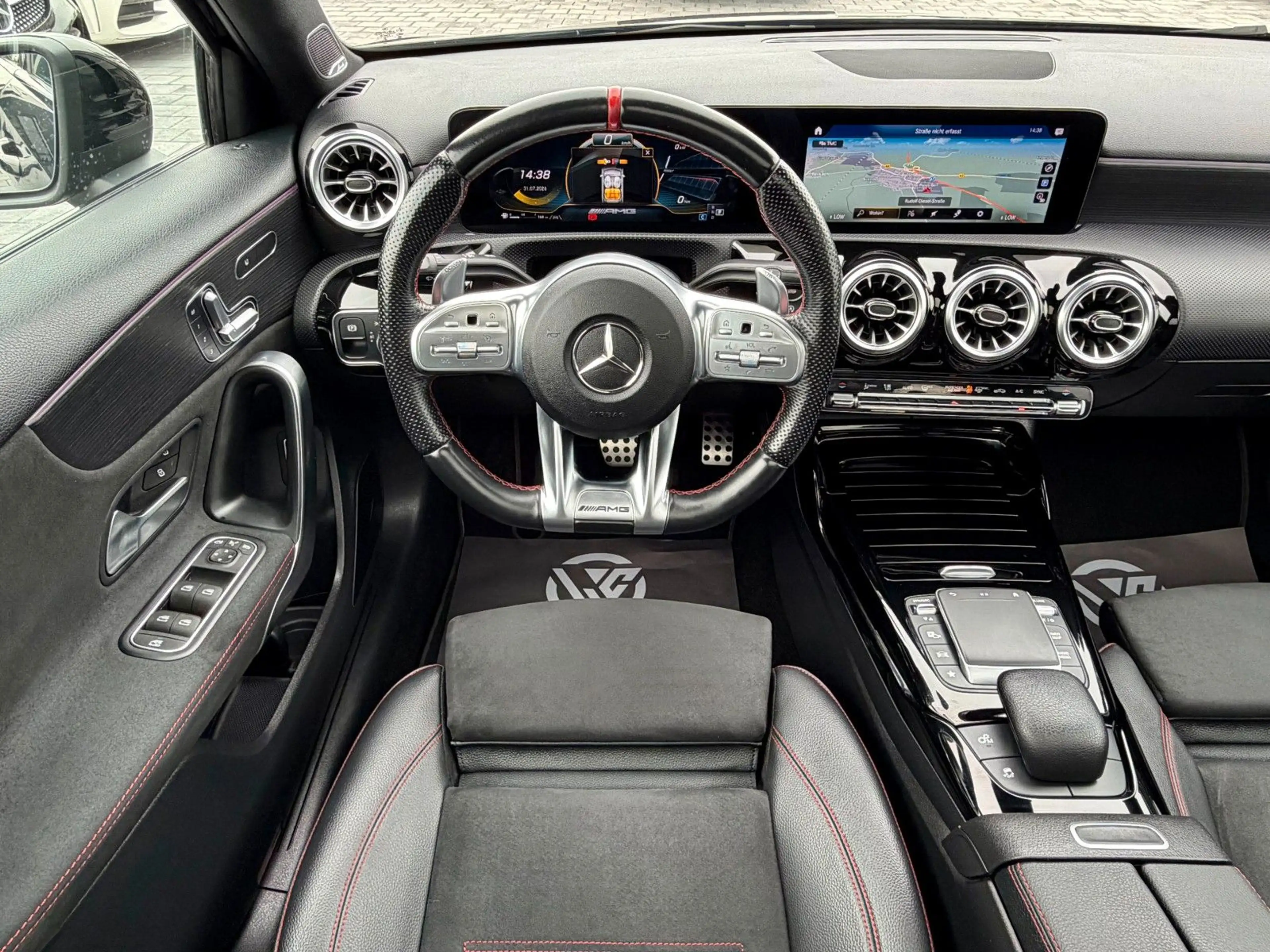 Mercedes-Benz A 35 AMG Limousine 4M*VOLL*PANO*Mbeam*360*Memory — photo 12