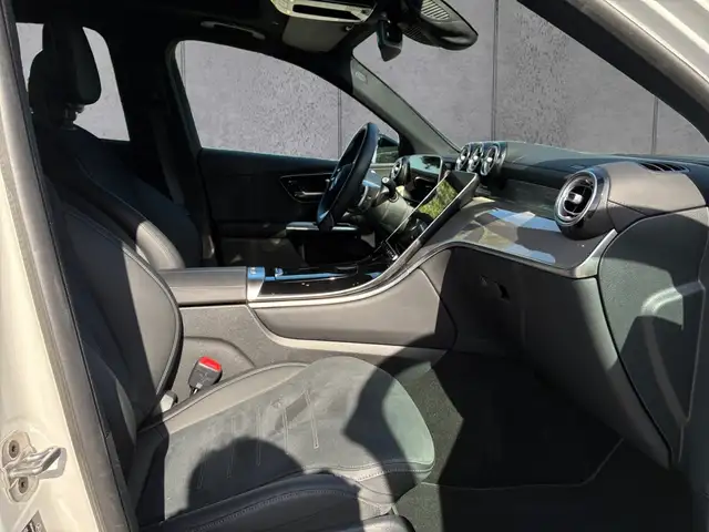 Mercedes-Benz GLC view 5