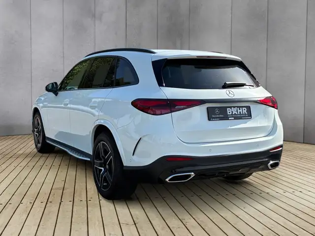 Mercedes-Benz GLC view 3